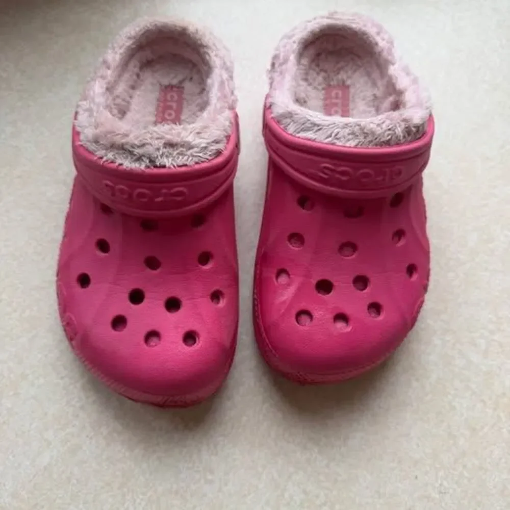 Fuzzy lined crocs size 10/11